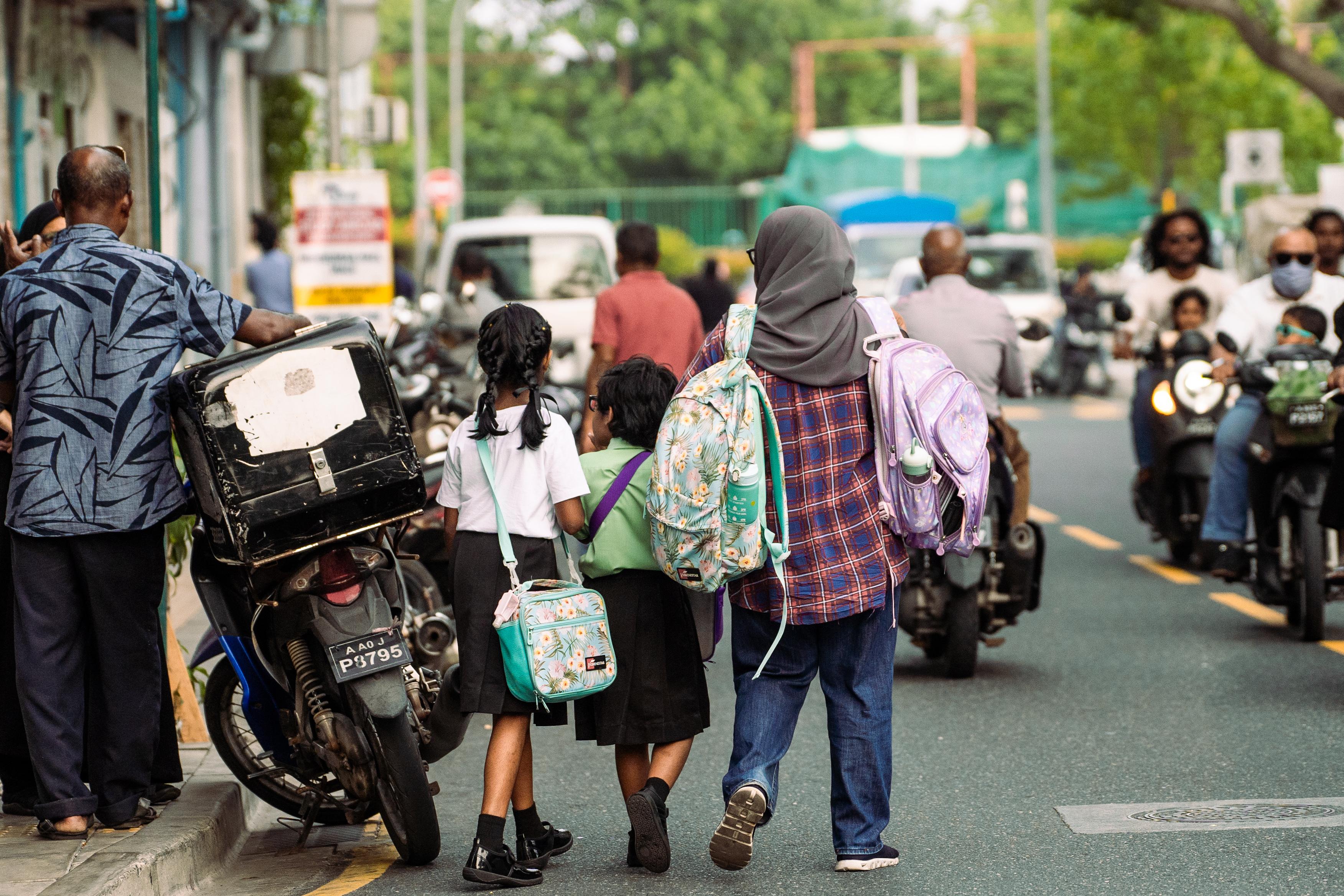 ޓިއުޝަނުގެ ބަހުސް; އެއްބަޔަކަށް މަޖުބޫރު, އަނެއް ބަޔަކަށް ބޭކާރު!