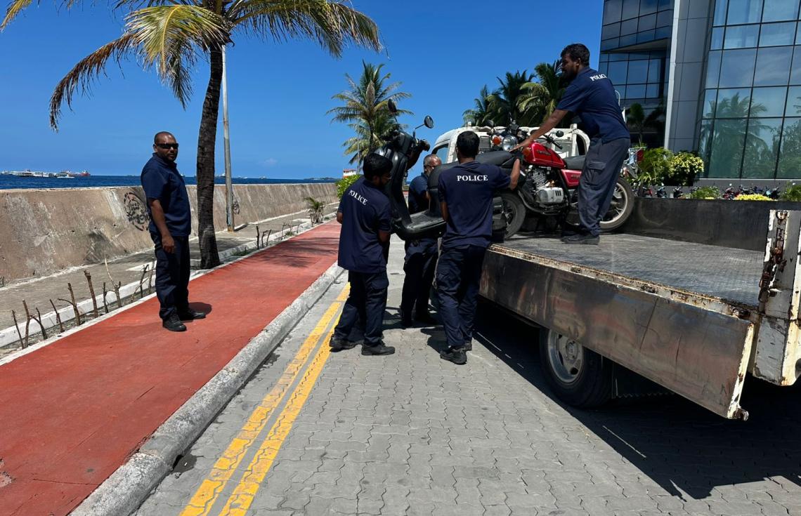 މާލޭގައި ގަވާއިދާ ހިލާފަށް ޕާކުކުރާ އުޅަނދުތައް ޓޯ ކުރަން ފުލުހުން ފަށައިފި