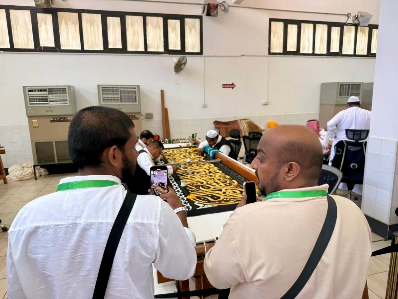 އަޅުގަނޑު ގެފުޅުގެ އުރަކޮޅު ފަހާ ފެކްޓްރީގައި: އުފާވެރި މަންޒަރެއް!